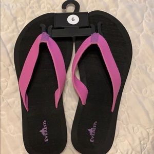 Everest Flip Flops Fuschia NWOT